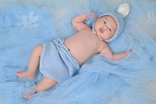 义乌三个月宝宝挠耳朵 义乌三个月宝宝挠耳朵